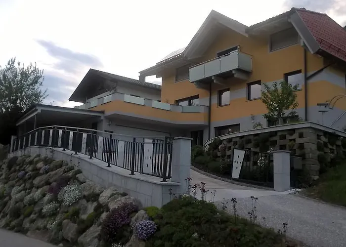 Gaestehaus Michael 아파트 Navis